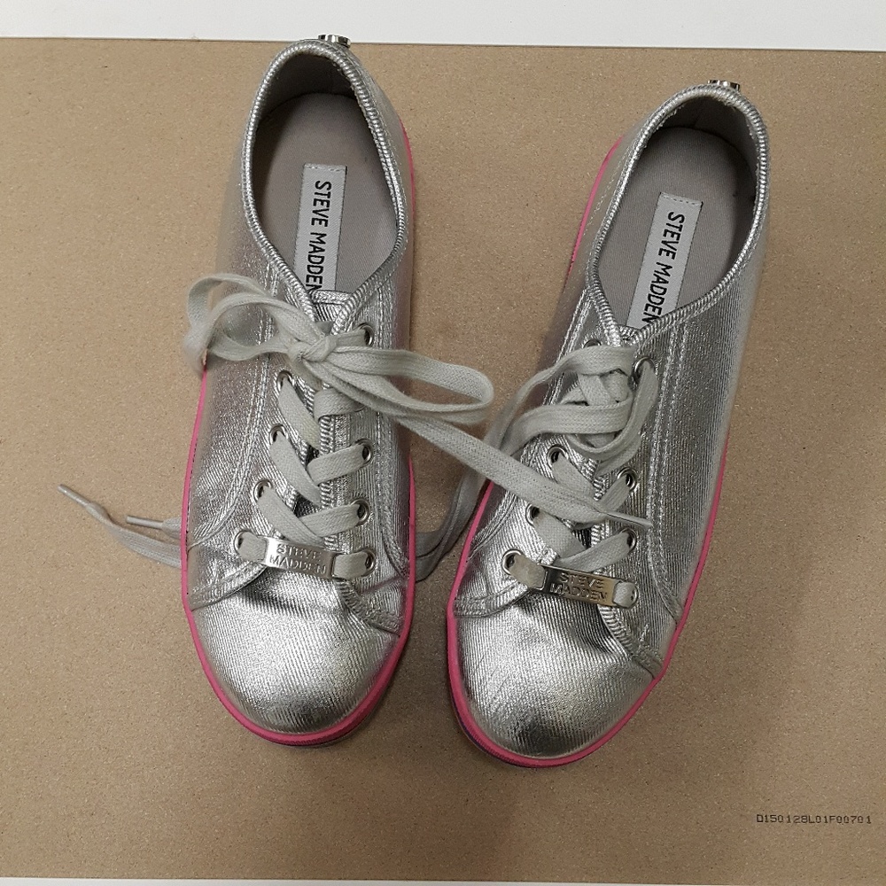 Steve‎ Madden 7.5 rainbow platform silver sneakers